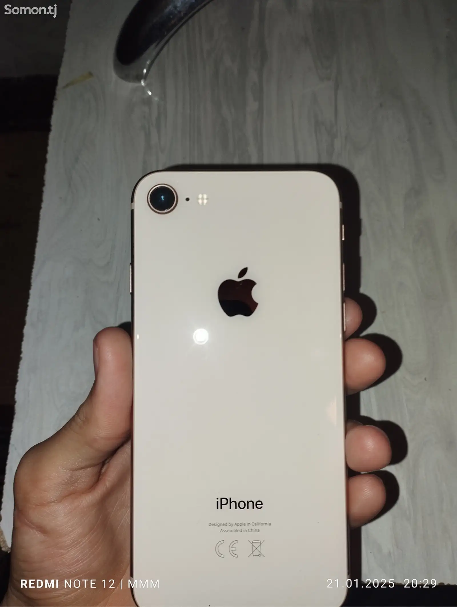 Apple iPhone 8, 64 gb, Gold-1