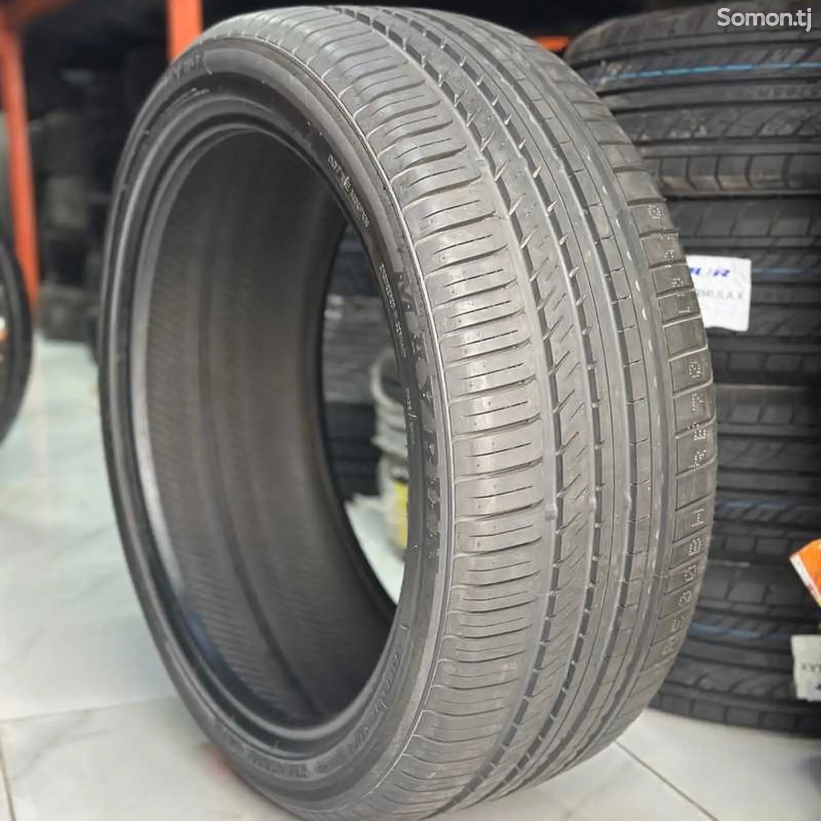 Шины 265/40R21 Mayrun-1