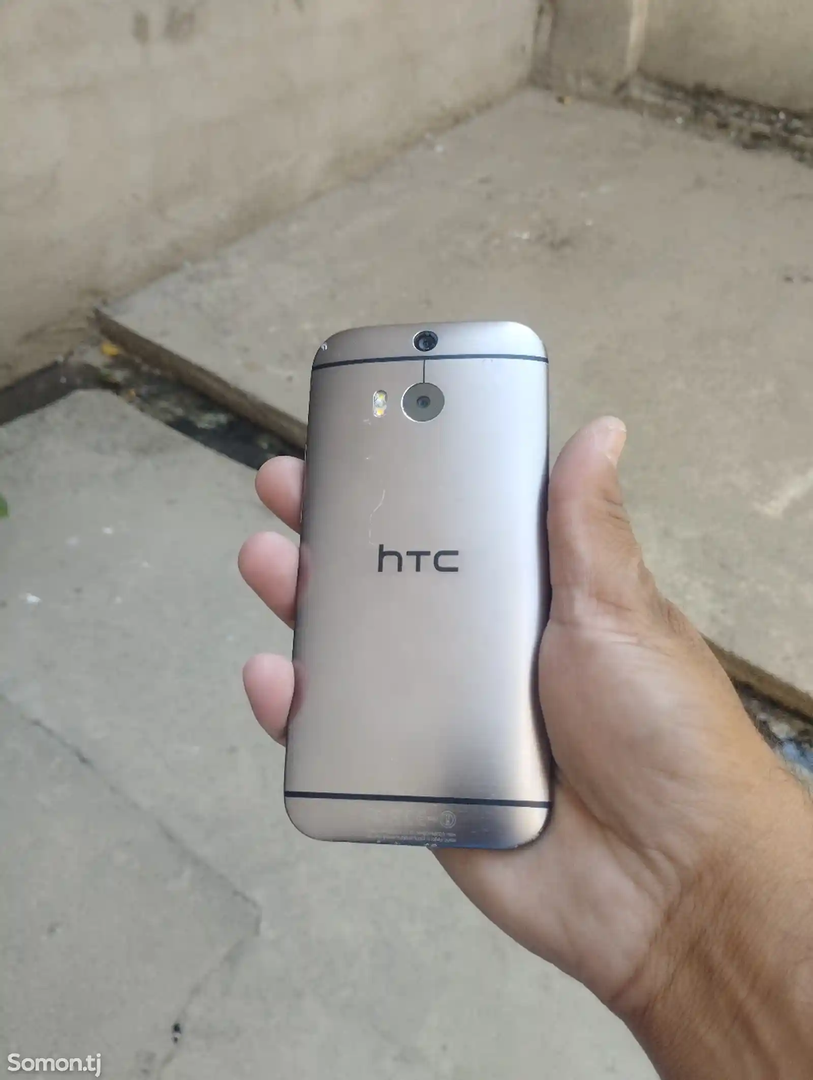 Телефон HTC-1