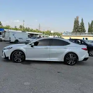 Toyota Camry, 2024