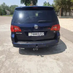 Volkswagen Routan, 2013