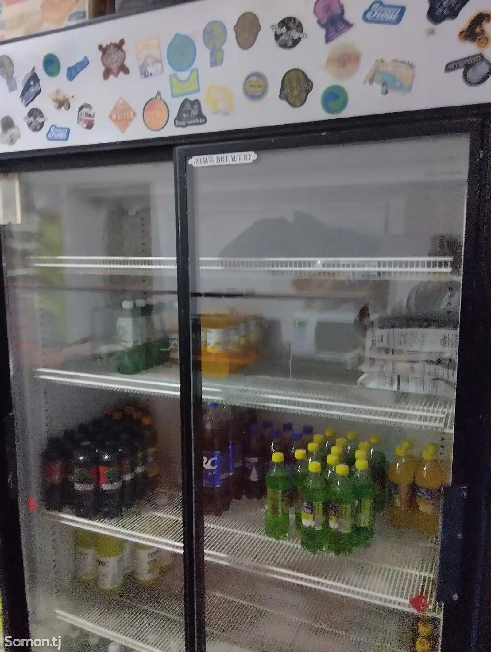 Холодильник витринный-1