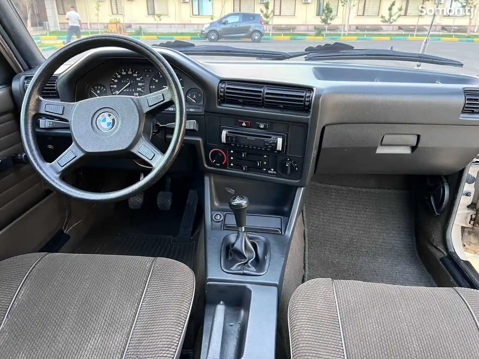 BMW 3 series, 1983-11