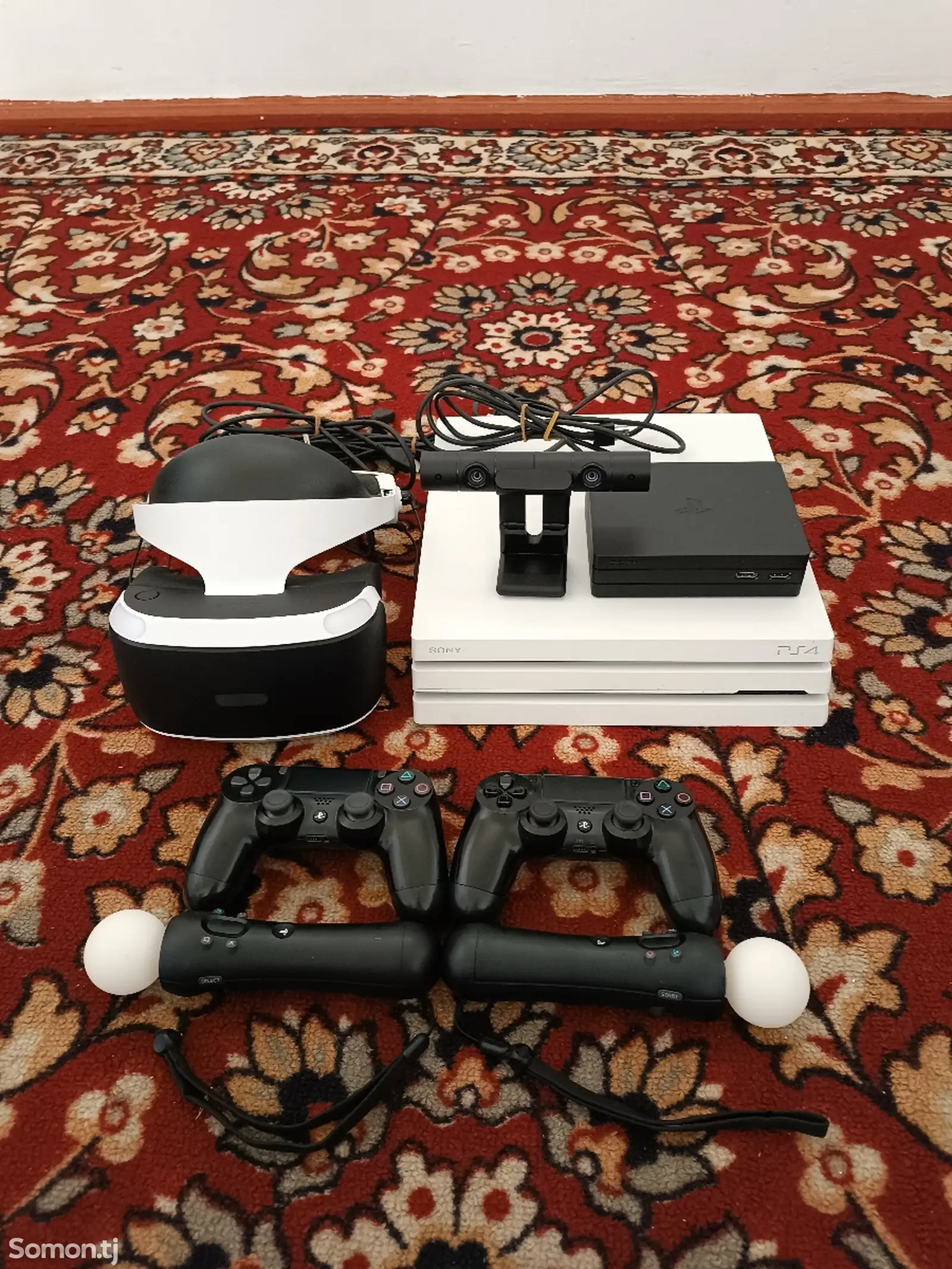 Игровая приставка Sony Playstation 4 Pro + очки виртуальной реальности VR-1