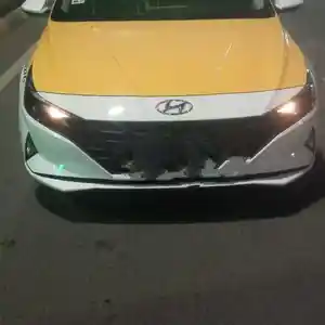 Hyundai Elantra, 2022