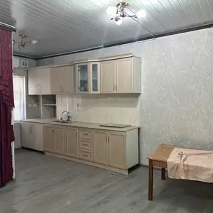 2-комн. квартира, 1 этаж, 45м², Универмаг