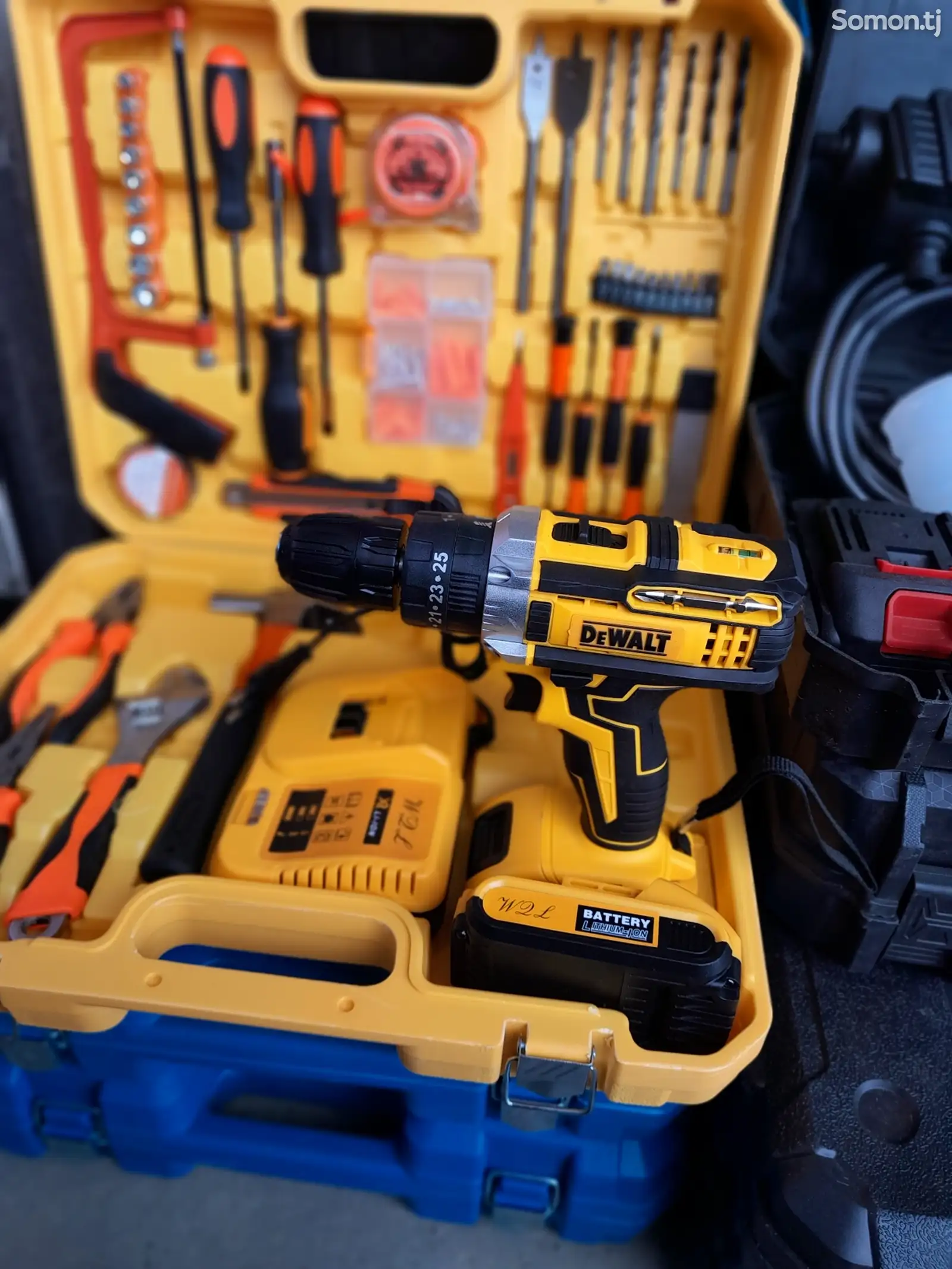 Шуруповёрт DEWALT комплект-1