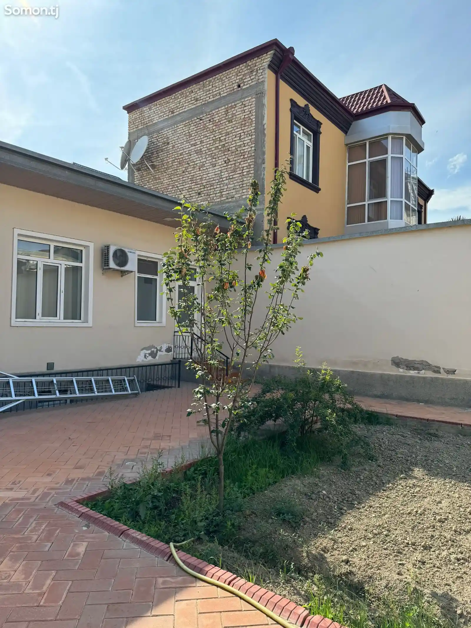 1-этажный, 8 комнатный дом, 500 м² , Кучи мир 5 500 c. №11835782 в г.  Худжанд - Аренда домов (хавли) и дач - Somon.tj бесплатные объявления куплю  продам б/у