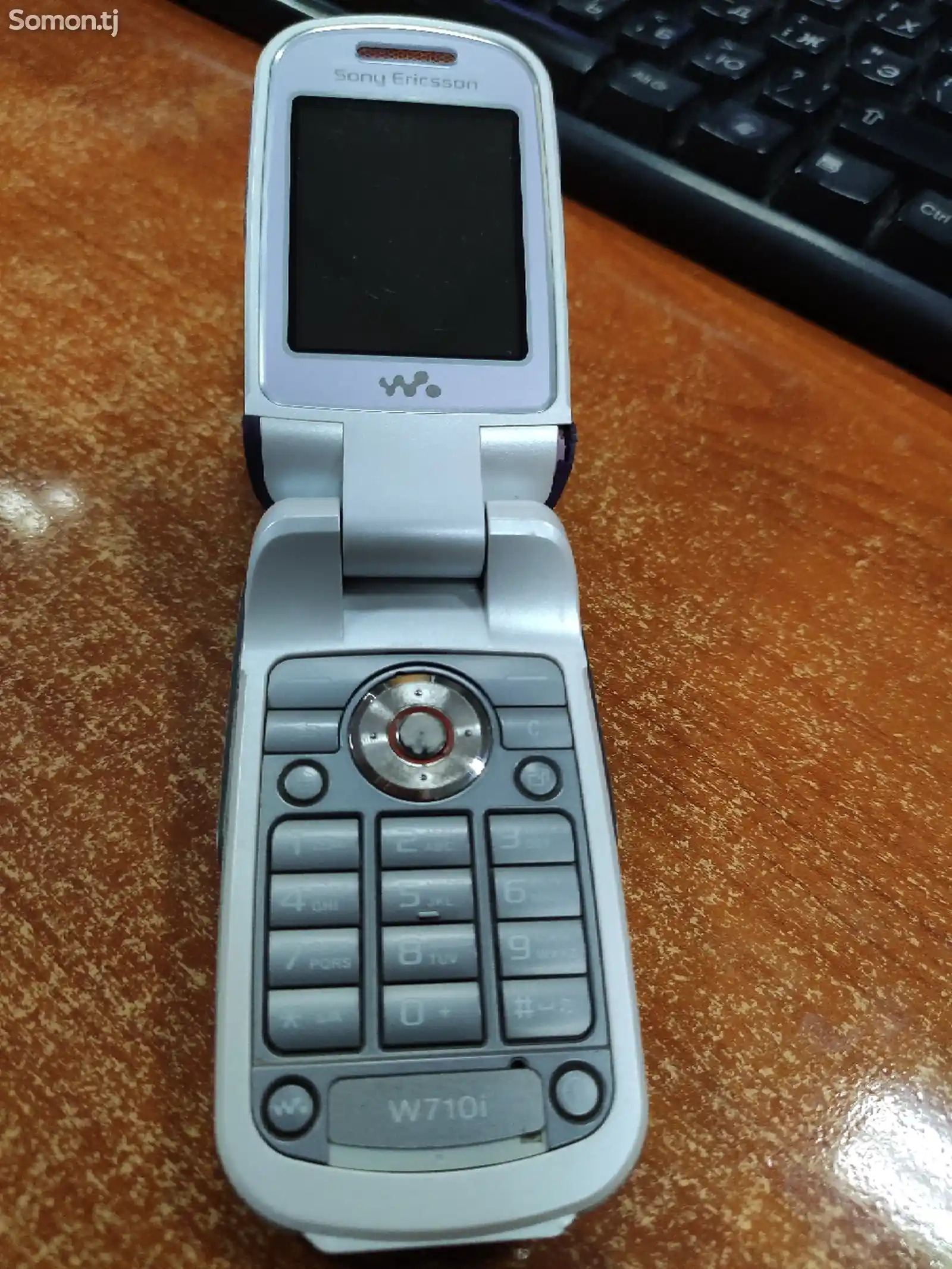 Sony Ericsson W710i-6