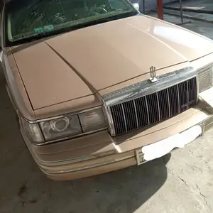 Lincoln Town Car, 1992