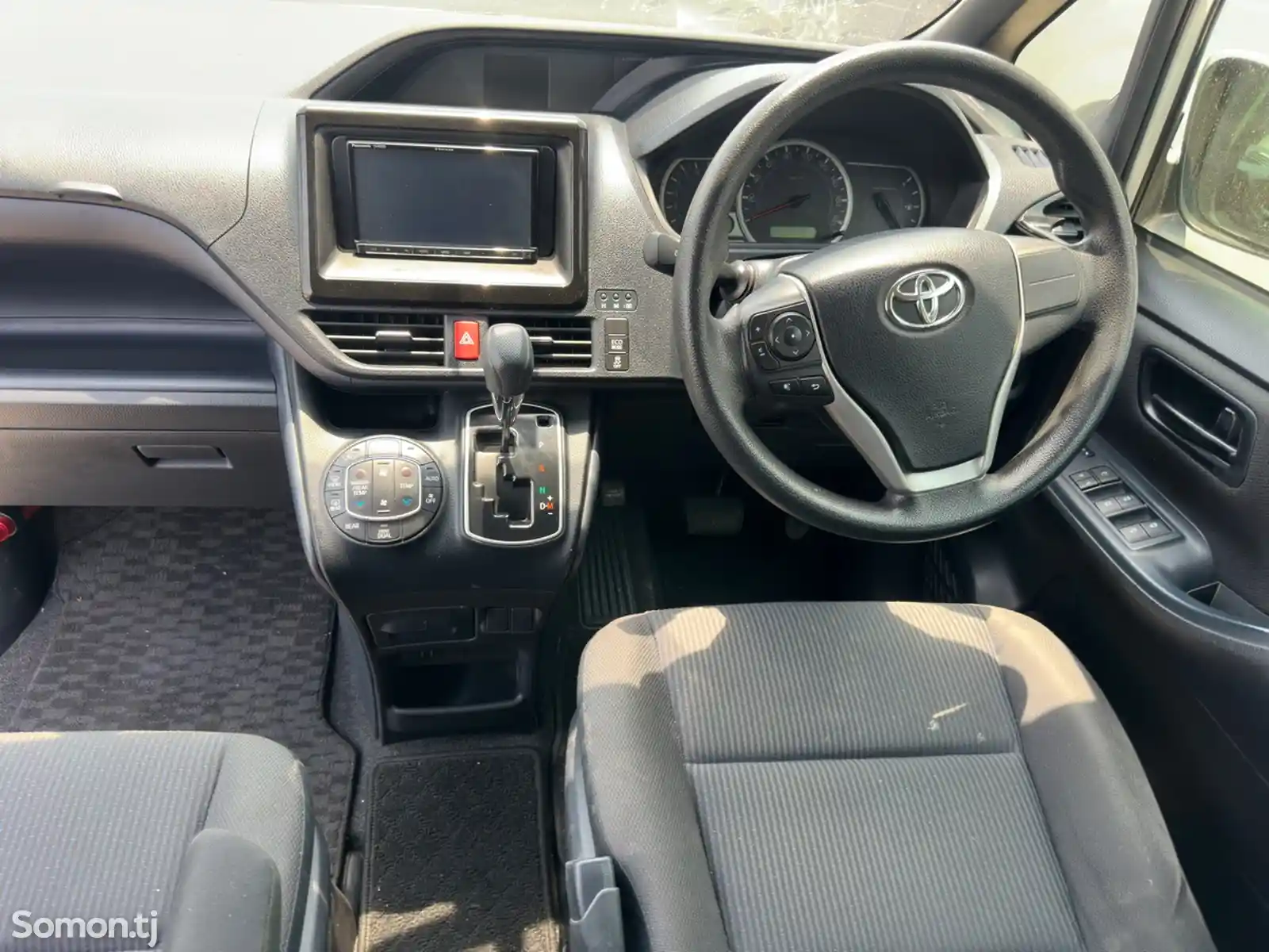 Toyota Voxy, 2017-11