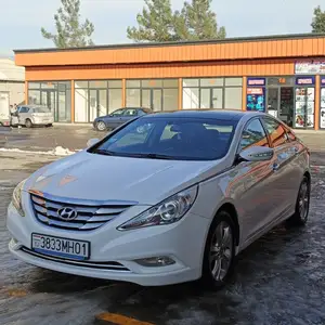 Hyundai Sonata, 2011