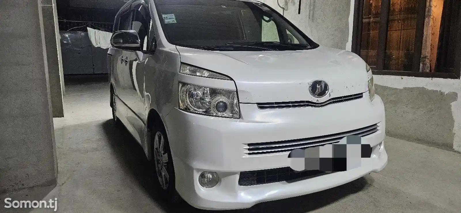 Toyota Voxy, 2010-1