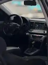 Hyundai Elantra, 2017-12