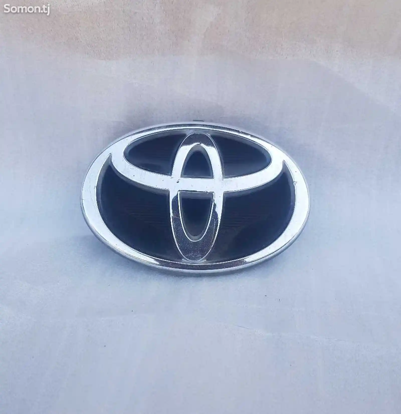 Знак от Toyota-1