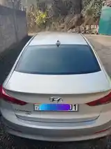 Hyundai Elantra, 2017-4