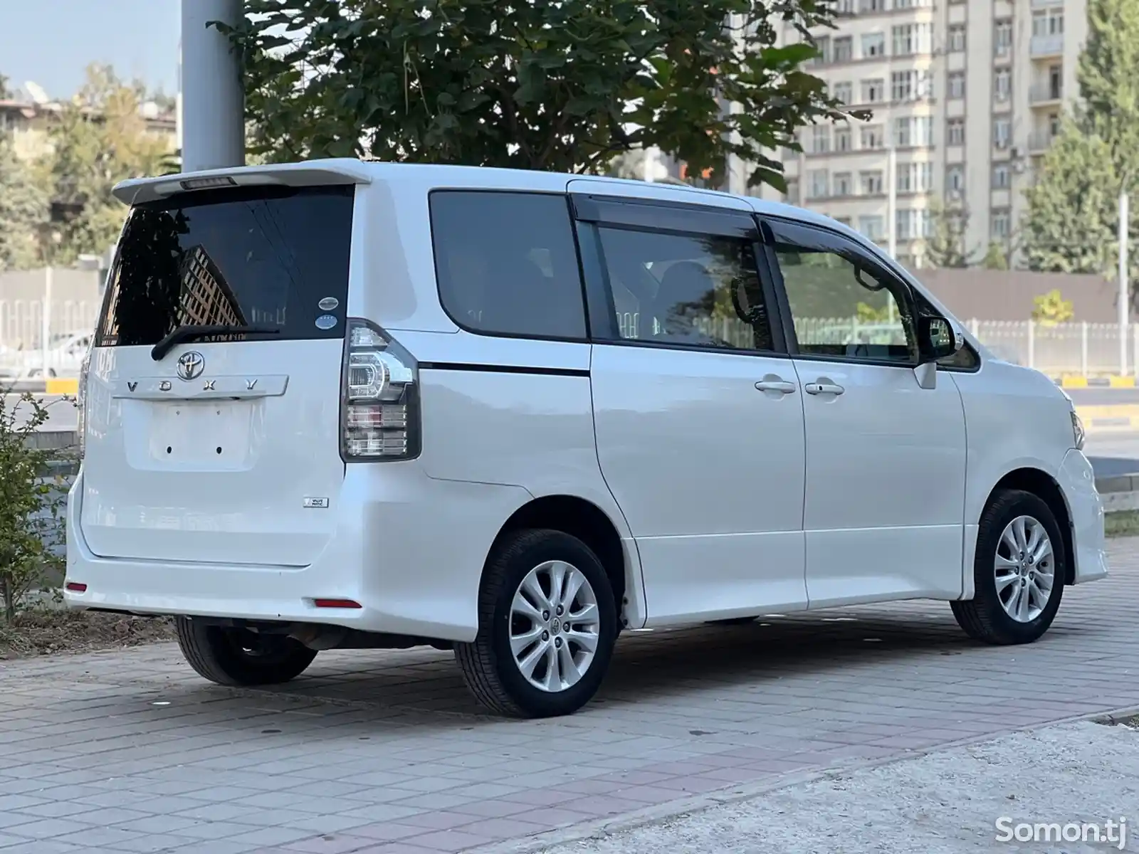 Toyota Voxy, 2011-5