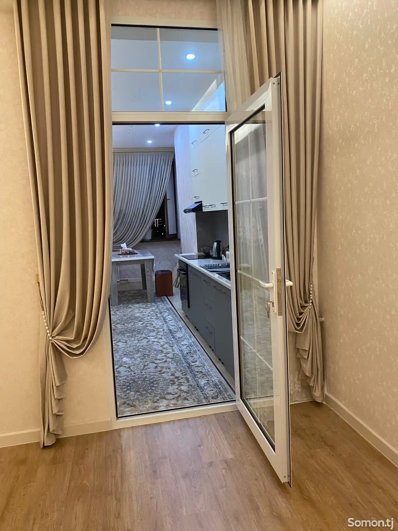 3-комн. квартира, 13 этаж, 106 м², Сино 82 мкр-2