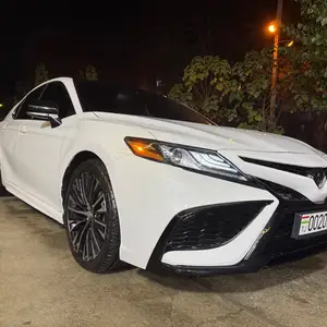 Toyota Camry, 2019