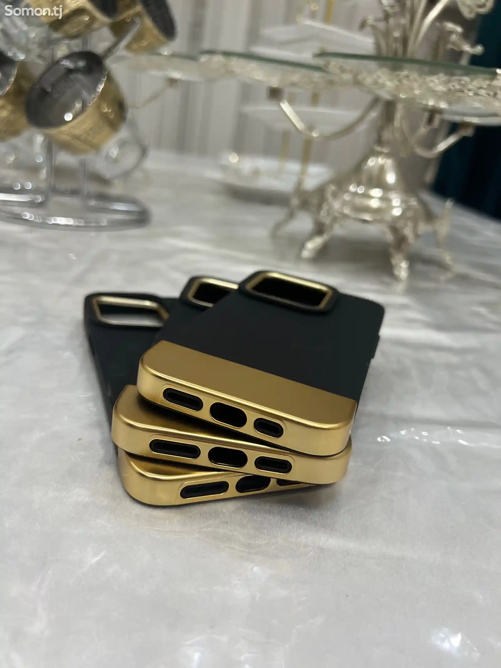 Чехол Gold Cases iPhone-1