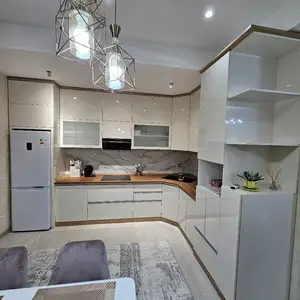 2-комн. квартира, 2 этаж, 60м², Универмаг