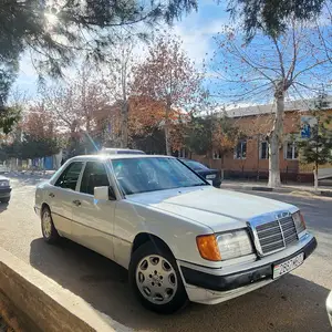 Mercedes-Benz W124, 1992