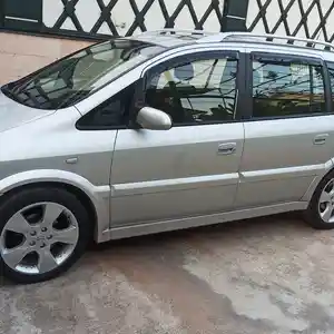 Opel Zafira, 2004