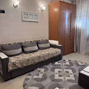 3-комн. квартира, 3 этаж, 49 м², Фирдавси, Молодёжный театр