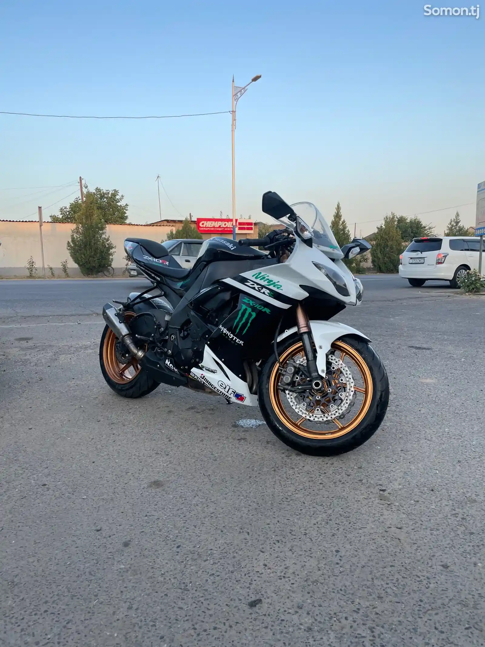 Мотоцикл Kawasaki zx10rr-1