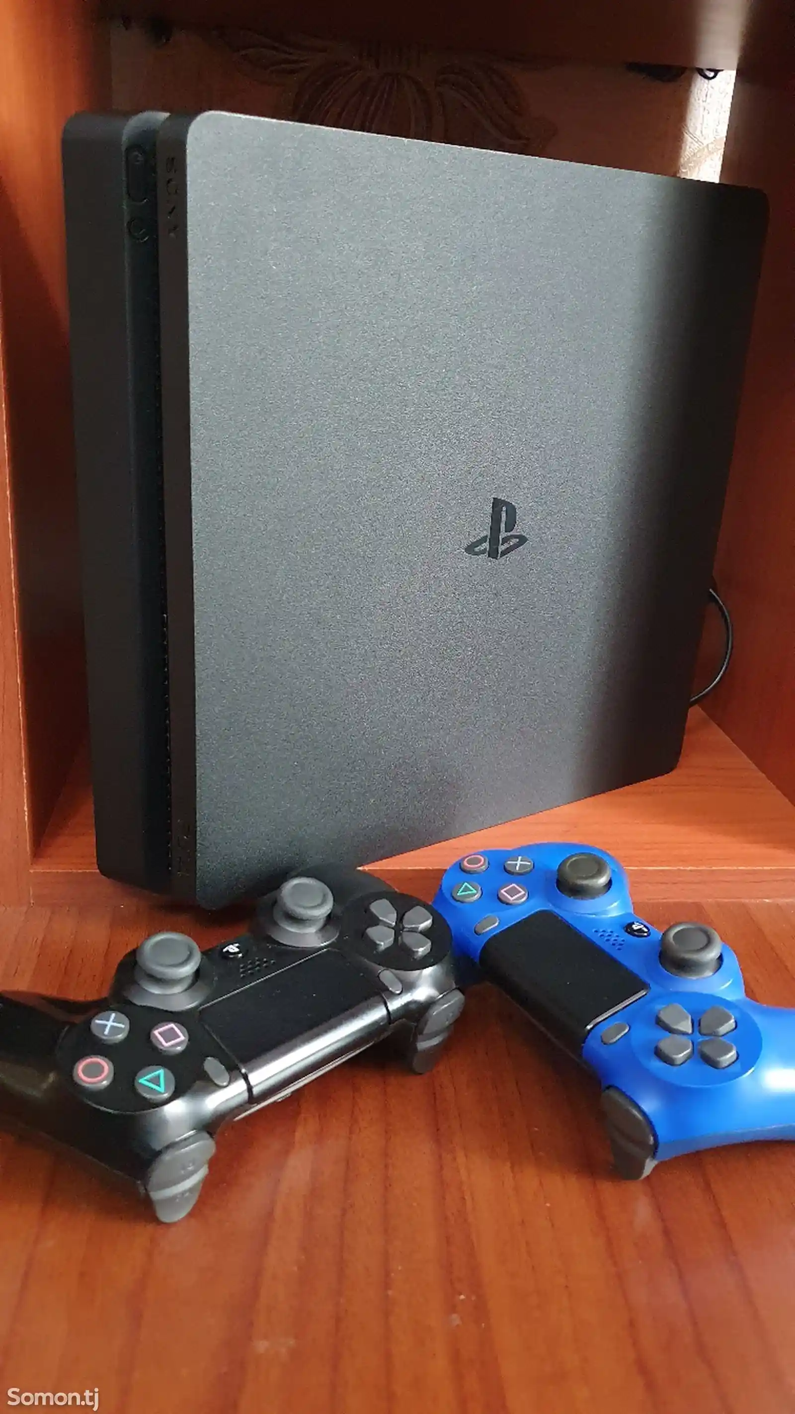 Игровая приставка Sony PlayStation 4 slim-1