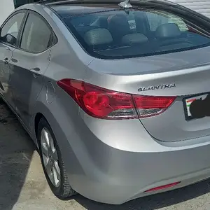 Hyundai Avante, 2012