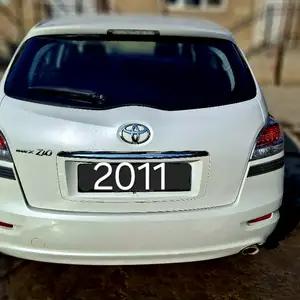 Toyota Mark X ZiO, 2011