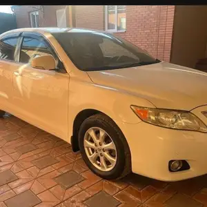 Toyota Camry, 2011