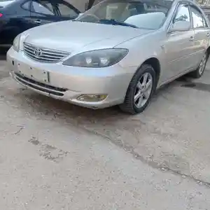 Toyota Camry, 2004