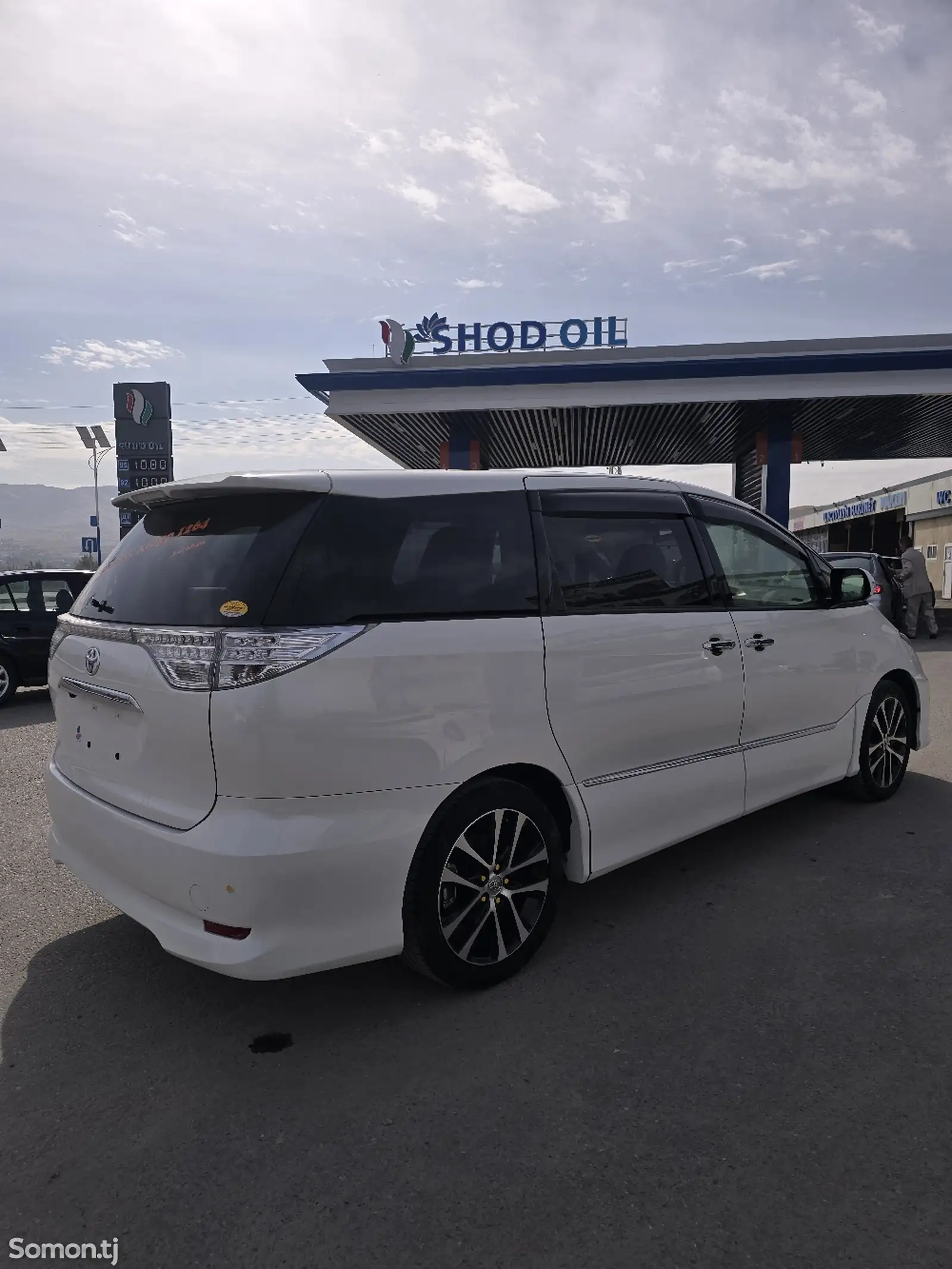 Toyota Estima, 2014-10