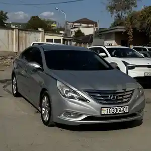 Hyundai Sonata, 2011