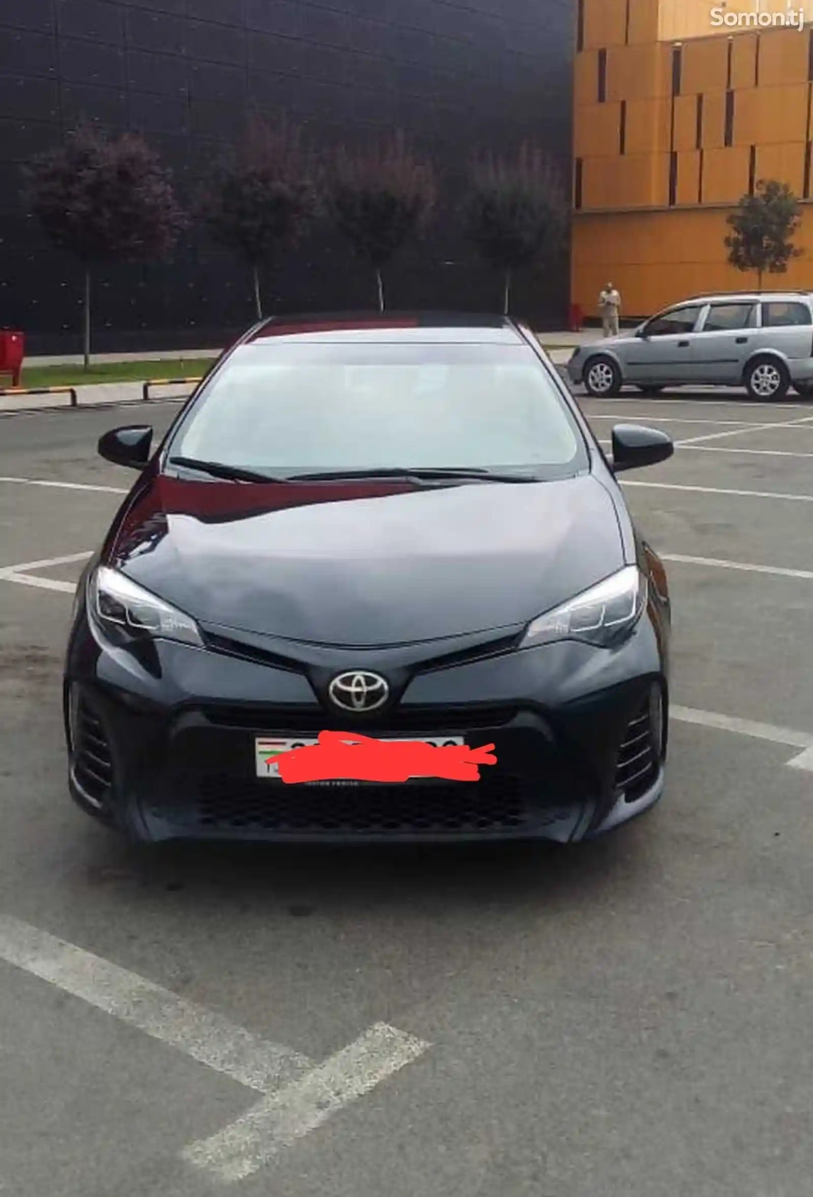 Передние фары на Toyota Corolla-6