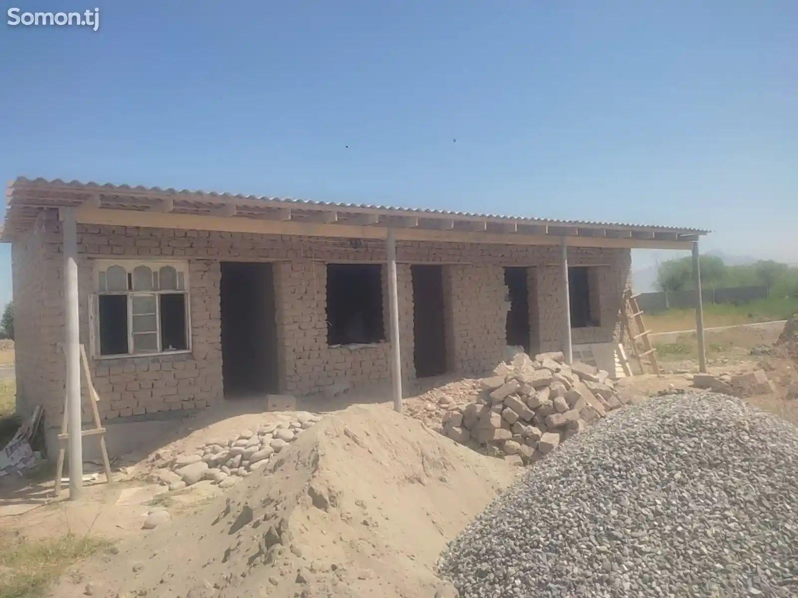 Продажа постройки с земельным участком 7 сот. махаллаи Хочи Шариф-1