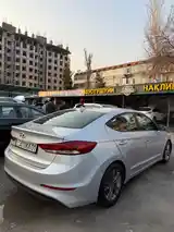 Hyundai Elantra, 2017-3