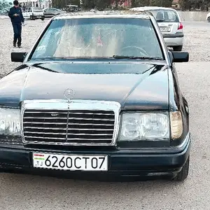 Mercedes-Benz W124, 1990