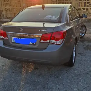 Chevrolet Cruze, 2010