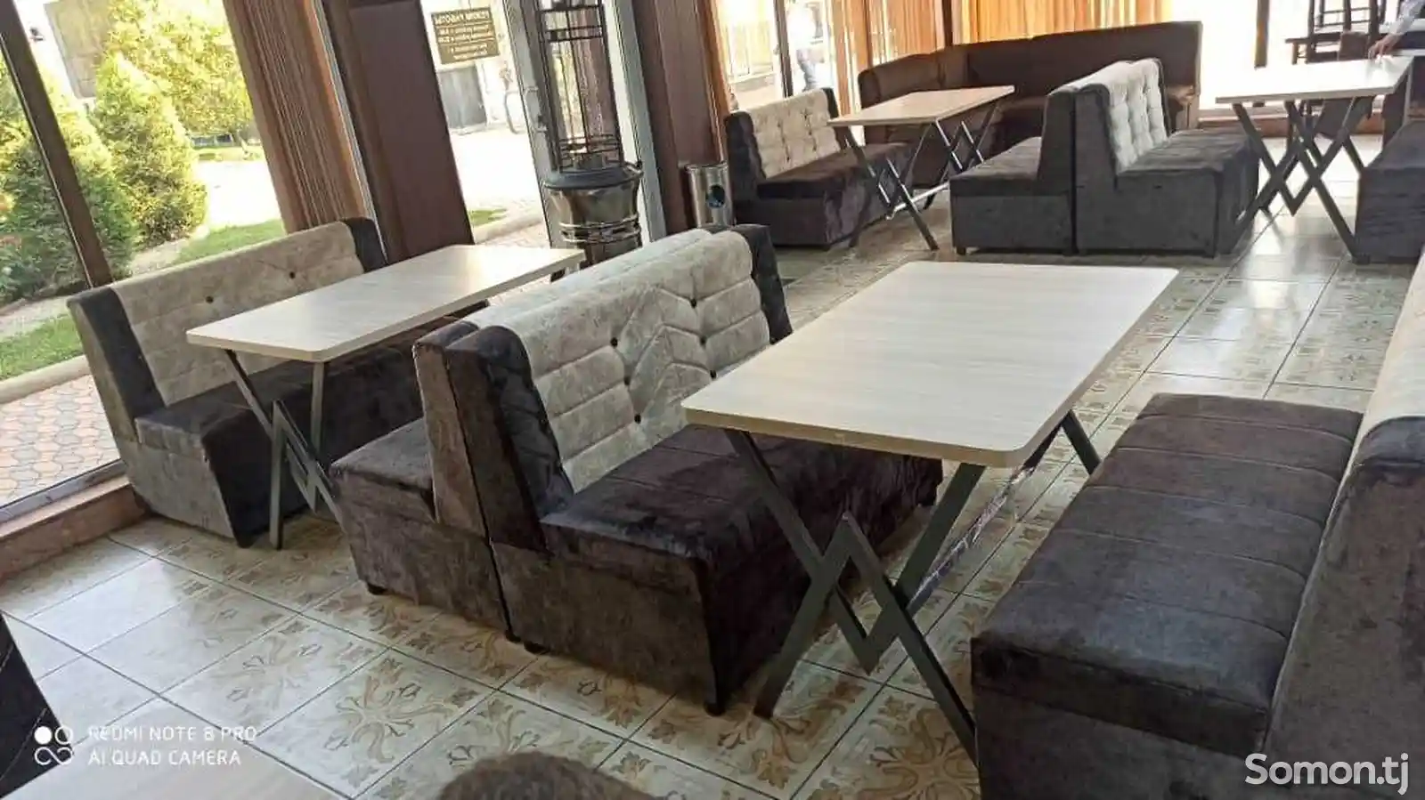 Кресло-диван и стол для кафе-2
