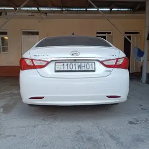 Hyundai Sonata, 2011