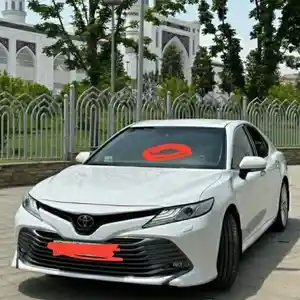 Лобовое стекло на Toyota Camry 6