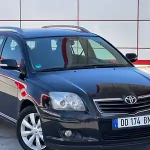 Лобовое стекло на Toyota Avensis