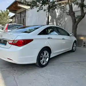 Hyundai Sonata, 2010