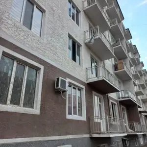 1-комн. квартира, Цокольный этаж, 38 м², 8 мкр