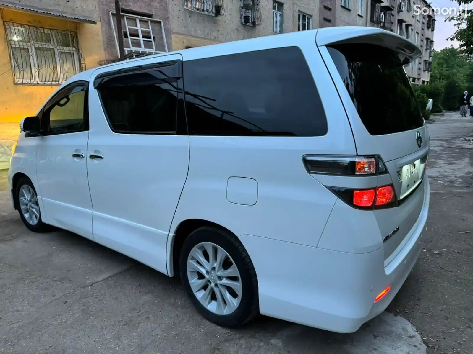 Toyota Vellfire, 2014-2