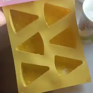 Силиконовая форма для выпечки в виде кусочков сыра