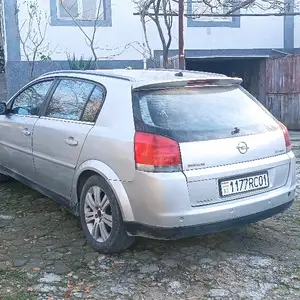 Opel Signum, 2004